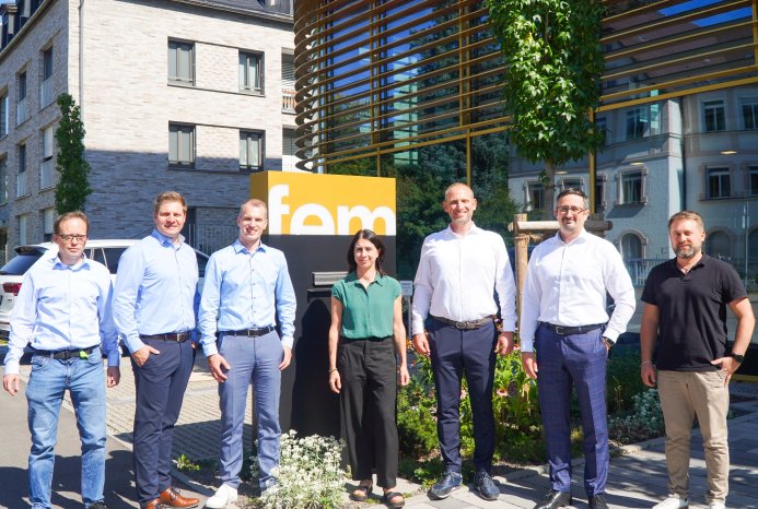 Pressefoto_2_Helmut Fischer GmbH_Kooperation_fem_Fischer.jpg
