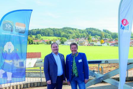 Dr. Thomas Aubel, Geschäftsführer der MAHA Maschinenbau Haldenwang und Kurt Sigl, Präsident des BEM