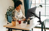 Ergotron NX Monitor Tischhalterung (45-669-224), schwarz