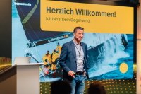 Martin Brösamle begrüßt die Teilnehmenden