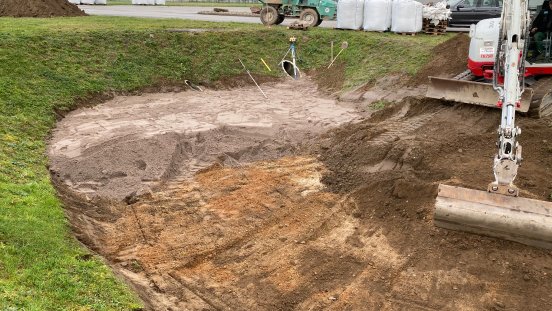Bodenaustausch Versickerungsmulde.jpg