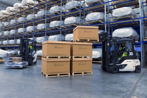Mercedes-Benz shipments_(3)_Credit DB Schenker_Torsten Zimmermann.jpg