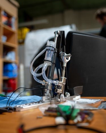 Bild 3 Bremspedal Elbflorace mit ACE Industriegasfedern.jpg