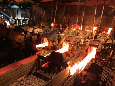 Erster Guss auf der modernisierten Sechsstrang-Knüppelgießanlage von SMS Concast bei Dragon Steel Corporation in Taichung, Taiwan