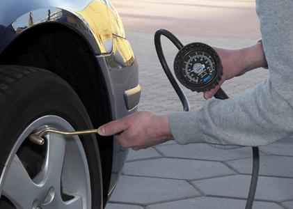 Der billigste Blechschaden ist teurer als der Austausch eines defekten Reifens