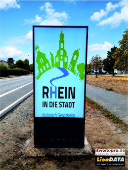 LDA Outdoor Stele 75 Zoll Bildschirm Einseitig.jpg