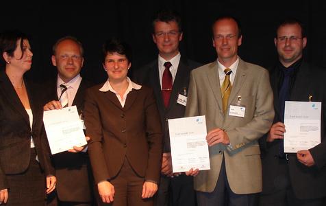v.l.: Dr. Silke Wagener, Dr. Stefan Geiß (beide Freudenberg), Tanja Gönner, Umweltministerin Baden-Württemberg, Dr. Hofmann, Dr. Pawlik (beide Viessmann), Sven Bornbaum (Schunk Kohlenstofftechnik) Bild: PressContact, Ffm.