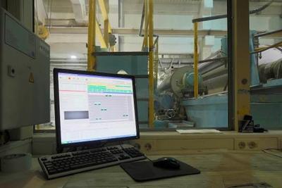 Die Qualität immer online im Blick: Bedienstation des Inspektionssystems an der PM10
