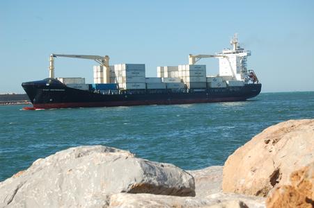 Containerverkehr im Hafen von Casablanca