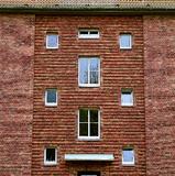 Perfekt sanierte Hamburger Wohnungs-Architektur der 1920er Jahre (Fritz Schumacher Gebäude): Meldorfer Flachverblender in traditionellem rotem Sichtmauerwerk, Foto: Caparol Farben Lacke Bautenschutz