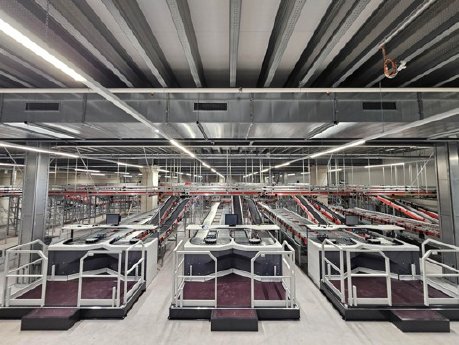 Treston Hubplattform an Goods-to-person Station.jpg