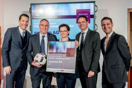 Initiator Dr. Christian Rauscher mit syracom-Vorstand Günther Jakobi, Ira Bartels von der DZ Bank, Jörg Porth vom Samsung Enterprise Business Team sowie Initiator Leonhard Zintl (v. l. n. r.) © Wirtschaft.Kultur.Preis
