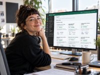 LinkThat ACT erledigt Service-Anliegen nach sicheren Vorgaben. Die KI denkt mit, entscheidet aber nie selbstständig - so behalten Sie die volle Kontrolle.