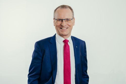 Dr. Michael Fübi Vorstandsvorsitzender TÜV Rheinland AG_ohne Logo.jpg