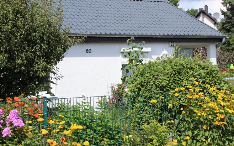 Von_herkömmlichen_Dachsteinen_nicht_zu_unterscheiden_-_Stahldachpfannen_von_LUXMETALL.jpg