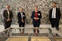 Von links: Dr. Lutz Aschke (CFO/CIO Mahr), Jens Düwel (GWG Geschäftsführer), Petra Broistedt (Oberbürgermeisterin der Stadt Göttingen), Manuel Hüsken (CEO Mahr) / Foto: Mahr GmbH 