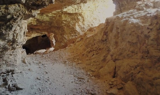 Desert Lion - Historischer Tunnel Rubicon Mine.jpg