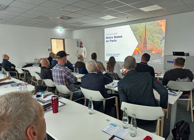 1555 - 1 Jens Engel Vortrag.jpg