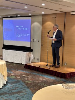 Photo_03_Willi Stadler welcomes guests at the STADLER Japan office opening.jpg