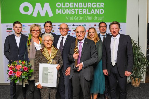 1347 - 2 Auszeichnung Unternehmerisches Lebenswerk.jpg