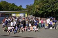 Zusammen mit den rund 140 Helfern von Rittal sowie Eltern, Lehrern, Schülern und Handwerkern waren am Samstag etwa 180 Freiwillige im Einsatz für den guten Zweck / Foto: Rittal Foundation 