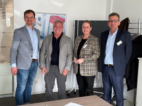vertragsunterschrift-rala-gmbh-co.-kg.jpg
