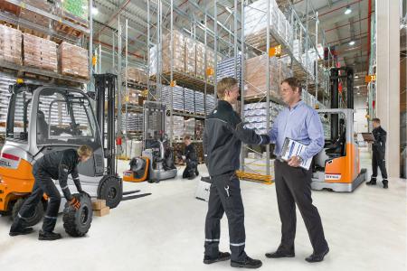 Die mehr als 3.000 Servicetechniker von STILL verbauen ausschließlich patentierte STILL Original Teile – und das im Ernstfall 24 Stunden am Tag, 7 Tage die Woche, Foto: STILL GmbH