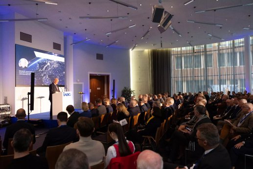 Zweites Weltraumsymp~entrum der IABG.jpg