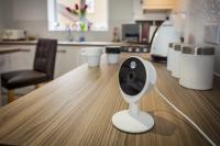 AssaAbloy Yale Smart Living Kamera: Mit Smart Living bietet Yale Alarmanlagen, IP-Kameras und Schließlösungen, die ein vollständiges smartes Sicherheitssystem ermöglichen. Foto: ASSA ABLOY Sicherheitstechnik GmbH