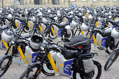 Deutschlands größte Elektroflotte nimmt in Stuttgart Fahrt auf