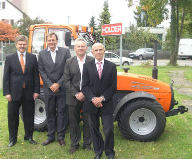 v.l.n.r. Herr Dr. Carl-Heiner Schmid Herr Martin Haas, Herr Dr. Christoph Weiß, Herr Andres Frisch, Geschäftsführer Holder (im Bild ganz links)