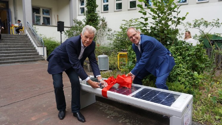 Solarbank_3_Dieter Casper_Ulf-Birger Franz_Foto Graf_RH.jpg