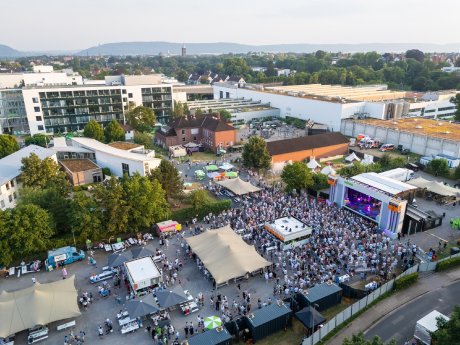 75-Jahre-Festivalgelände am Hauptstandort von WAGO in Minden von oben_Copyright ChristianSchwier.jpg