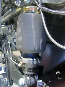 The sleeve-type rolling lobe air spring from ContiTech Air Spring Systems plays a leading role – here, in the Mercedes Axor, Photo: ContiTech