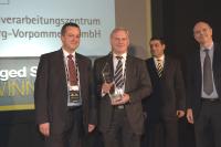 Prestigeprojekt: Im Januar 2008 nahmen Abteilungsleiter Matthias Fuchs und Geschäftsführer Hubert Ludwig (v. l.) den internationalen „Cisco Networkers Innovation Award 2008“ in der Kategorie „Best Managed Service of the Year“ für das Dienstleistungskonzept zur Einführung der IP-Telefonie in der Landesverwaltung Mecklenburg-Vorpommerns entgegen