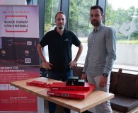 Bild zeigt (v. r.): Alexander Wiediker, Leitung Cyber Security Solutions sowie CISO bei der TAROX AG und Fabian Nuretinoff, Distribution Manager bei Securepoint