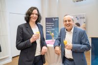 Beide traten im vergangenen Jahr ihr neues Amt an: Bremens Senatorin für Umwelt, Klima und Wissenschaft, Kathrin Moosdorf (links) und Rektor Prof. Dr. Konrad Wolf beim Neujahrsempfang der HSB. Copyright: HSB – Louisa Windbrake