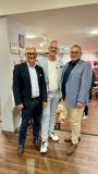 Auf dem Foto von links: Stefan Gölz (Mitglied der IHK-Geschäftsleitung), Oliver Spieß (Inhaber Mode- und Wäschehaus Spiess) und Klaus Holaschke (Oberbürgermeister der Stadt Eppingen). Foto: IHK Heilbronn-Franken/L. Seeberger