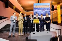 Der Continental-Vorstand bei der Einweihungsfeier der neuen Unternehmenszentrale