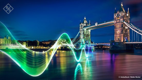 london-towerbridge-at-night-with-a-wave-of-light-promotional-image_200_206963_2880_1620_1.jpg