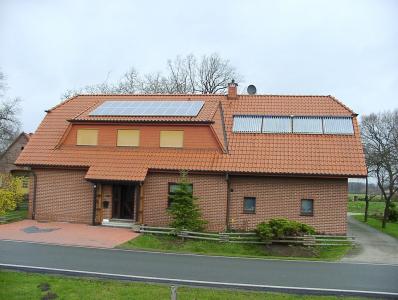 Haus von Solarpionier Vinke mit der im Jahr 2000 installierten 2,4 Kilowatt peak Photovoltaikanlage ©Powertrust / U.Vinke