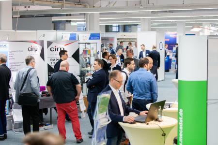 Der Technologietag bietet eine hervorragende Gelegenheit zum Netzwerken in der Kunststoffbranche / Bild: Mara Hein