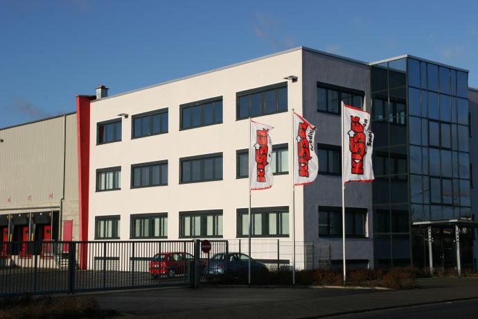 Auftragsgewinn Dematic Automatisiert Mit Unterflurkettensystem Etow Den Materialfluss Bei Der Kissel Spedition Dematic Gmbh Pressemitteilung Pressebox