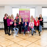 Die Arbeitsgemeinschaft der Gleichstellungsbeauftragten in der Region Hannover präsentiert die Sattelschoner mit der neuen Nummer des bundesweiten Hilfetelefons 116016. / Foto Iris Terzka