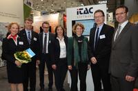 Besuch Wirtschaftsministerin RLP auf dem Stand der Smart Electronic Factory