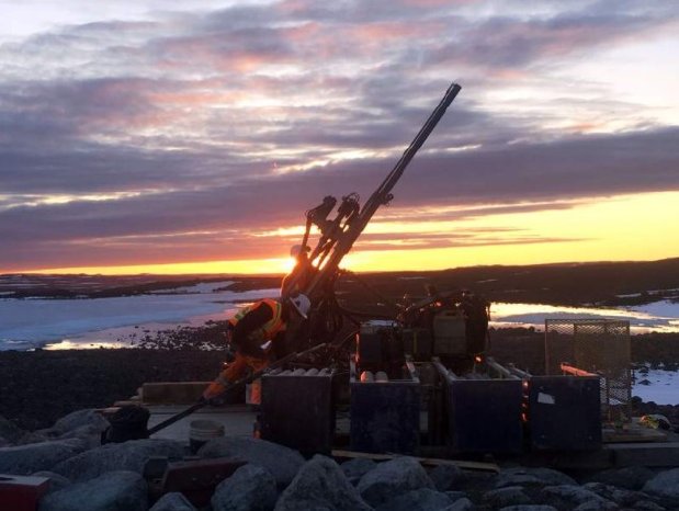 Drill Rig im Sonnenuntergang.jpg