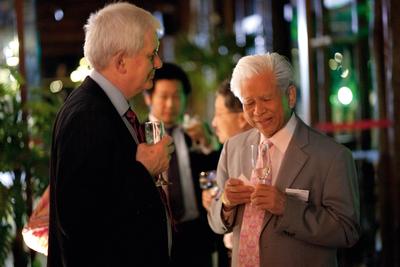 IADR Travel Award 2012 (v.l.n.r.): Prof. Timothy Watson, London, UK, Past President Dental Materials Group of the IADR und Prof. Prathip Phantumvanit, IADR Distinguished Service Award 2012, Bangkok, Thailand