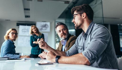 Die Teilnehmer wenden die theoretischen Grundlagen direkt in der Praxis an und festigen so ihr Wissen. Quelle: Shutterstock