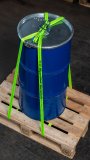 Abb.1: Das Mehrwegsystem BarrelXafe von SpanSet bildet sichere Ladeeinheiten aus Fass und Palette. Abb.1: Das Mehrwegsystem BarrelXafe von SpanSet bildet sichere Ladeeinheiten aus Fass und Palette.