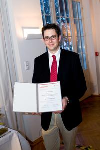 Dr. Stefan Breuer presented his certificate of the Adolf Messer Prize 2012. Photo: Gregor Rynkowski / TU Darmstadt